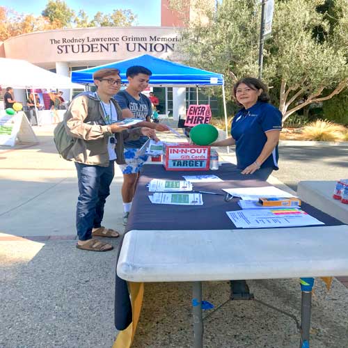 Victoria Jaffe accepts raffle entries to win IN-N-Out and Target gift cards at the 2017 Concordia Grad School Fair